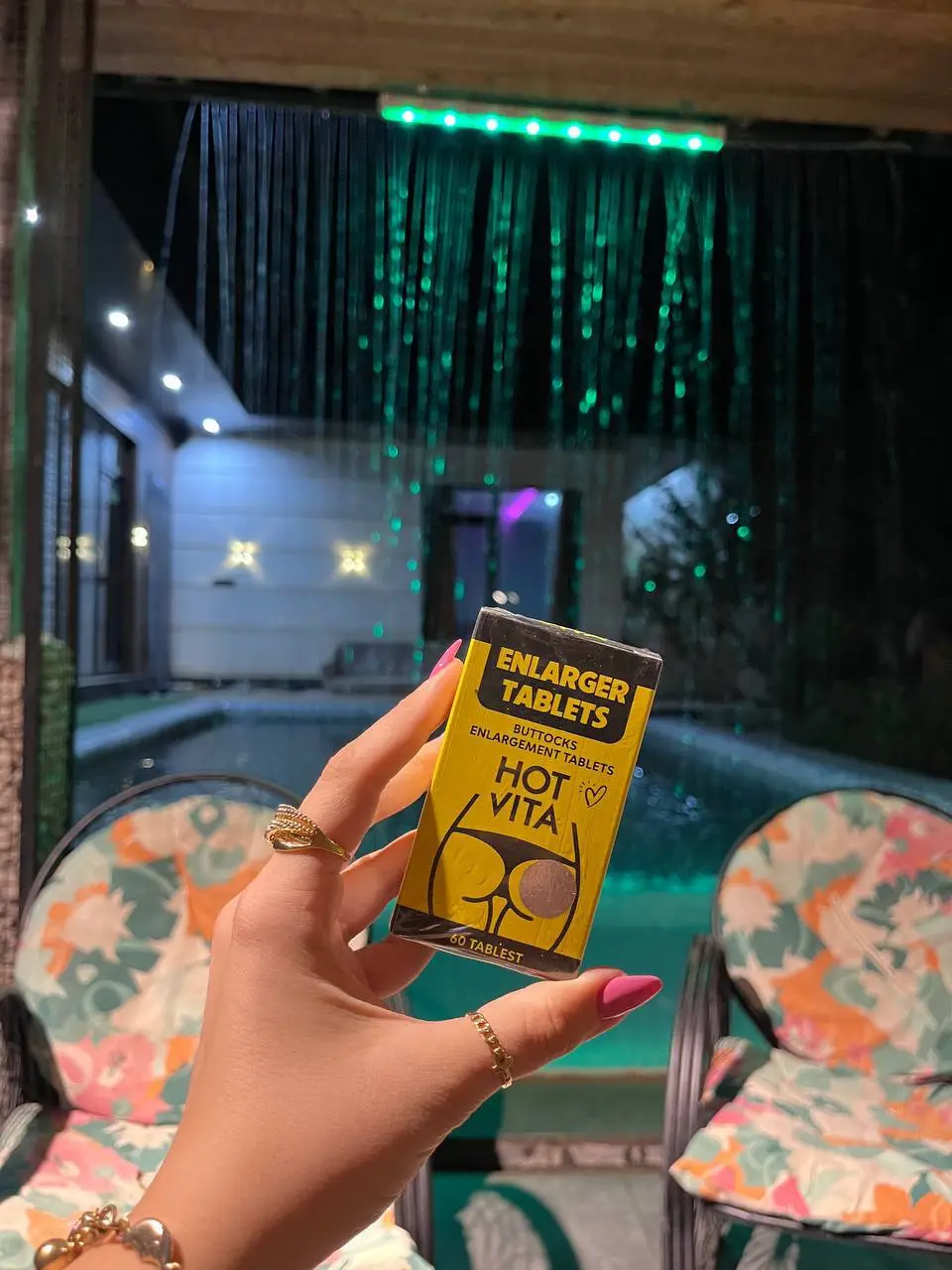 قرص حجم دهنده باسن هات ویتا اصل برای افزایش حجم و فرم‌دهی طبیعی باسن بانوان