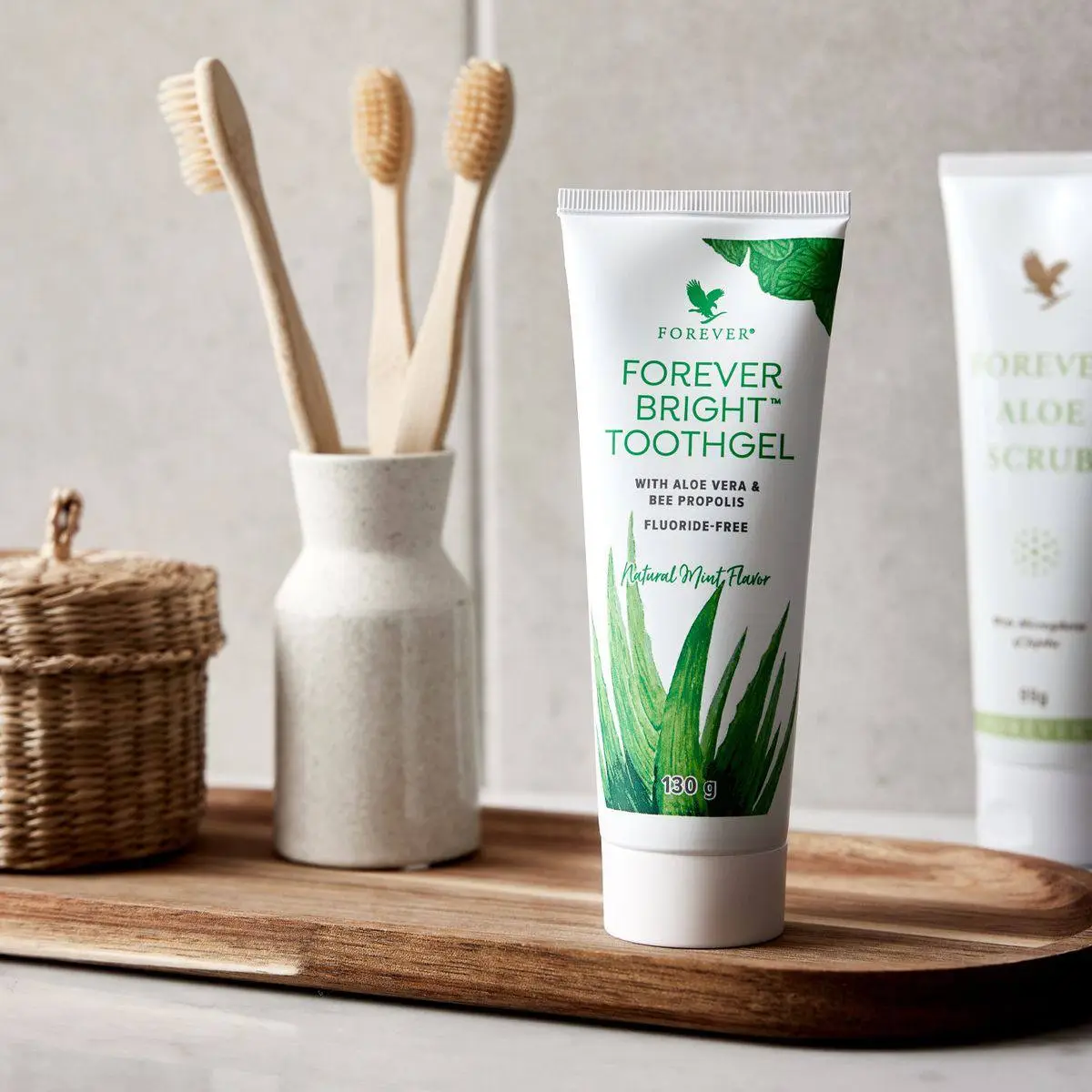 خمیردندان فوراور برای سفید کردن طبیعی دندان و محافظت از لثه‌ها