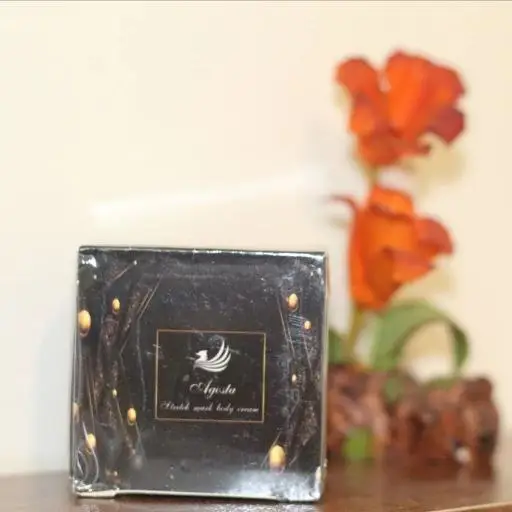 کرم آگوستا برای رفع ترک‌های پوست بدن و نرم و ترمیم کردن پوست