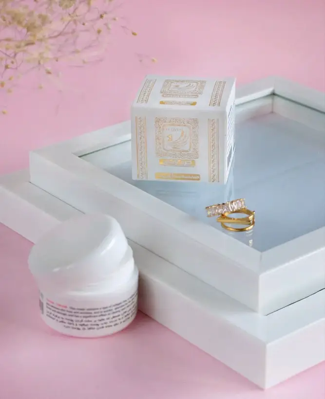 کرم سه کاره یاسان آگوستا یک تیر و چند نشان مناسب برای  منافذ باز،جای جوش،لیفتینگ از برند آگوستا وی آی پی